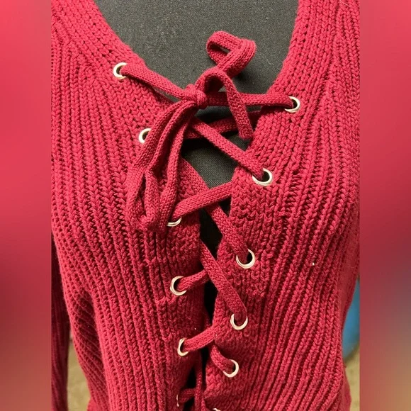 Red lace up knit sweater - Picture 3 of 4